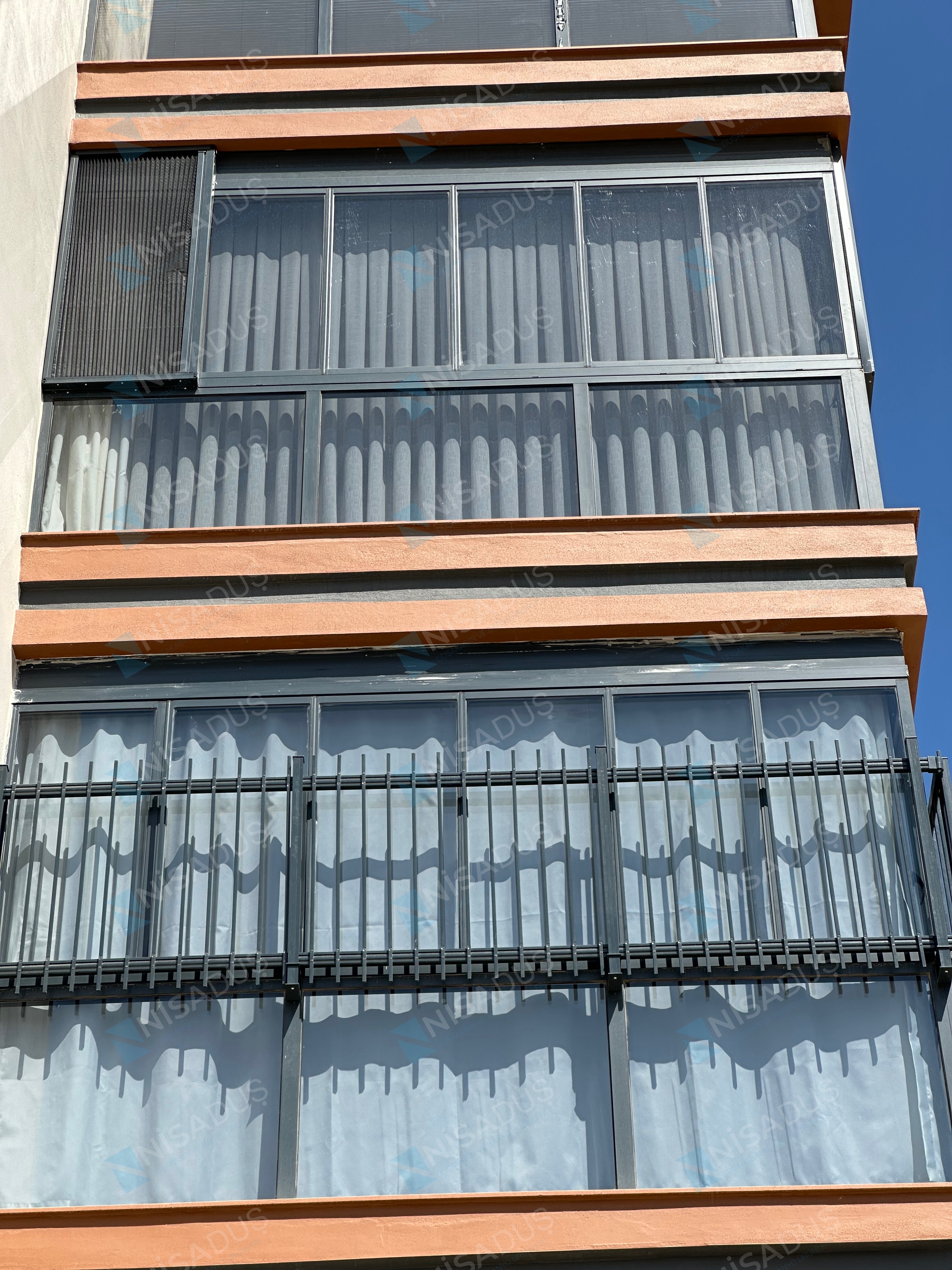 Cam Balkon