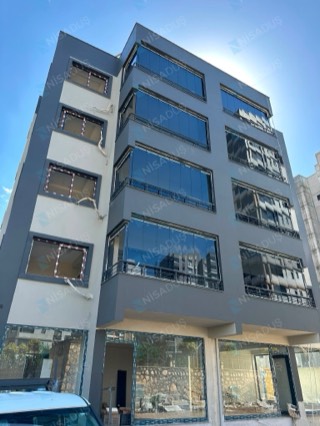 Aluvia serisi cam balkon uygulanmış apartman cephesi, Mersin