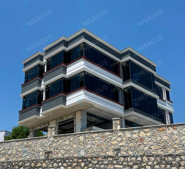 Isıcamlı cam balkon uygulanmış bina cephesi, Mersin