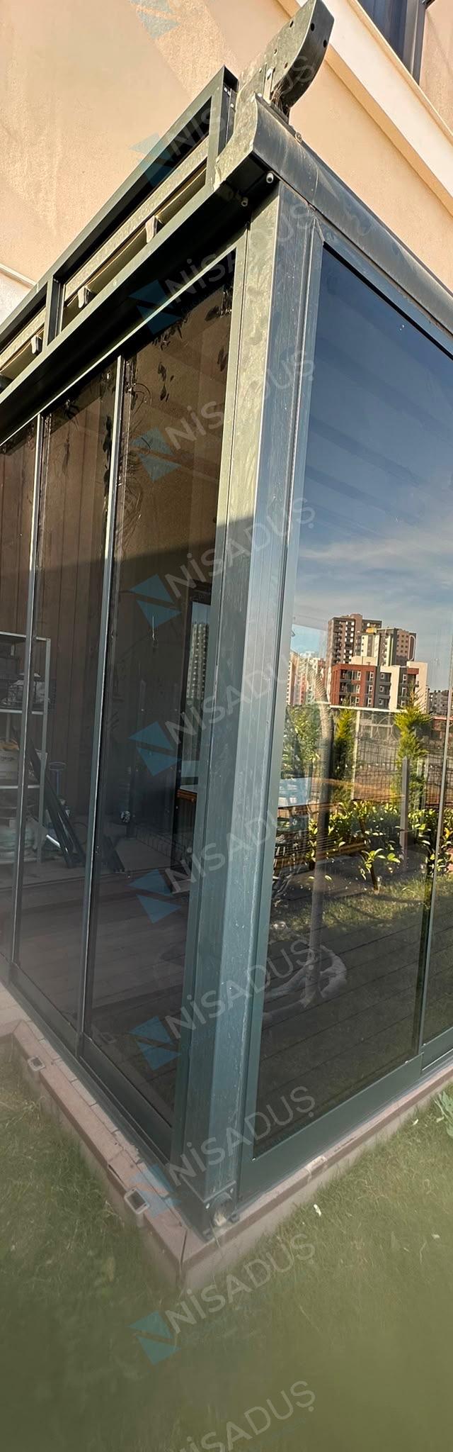 Yana kayar sürme cam balkon ile kapatılan bahçe terası, Mersin
