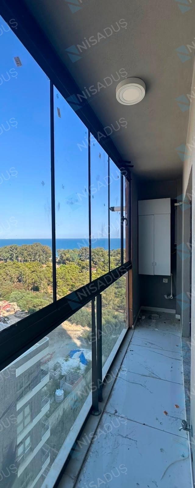 Gold seri katlanır cam balkon ile kapatılan deniz manzaralı balkon, Mersin